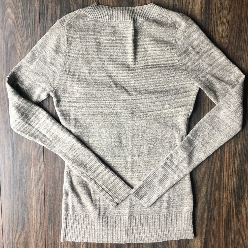 Express Sweater - Picture 4 of 5